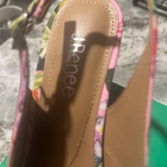 J Renee Pink Floral Bow Pattern Singback Shoe. BRAND NEW NEVER WORN!!! Size 9 M - Picture 13 of 16